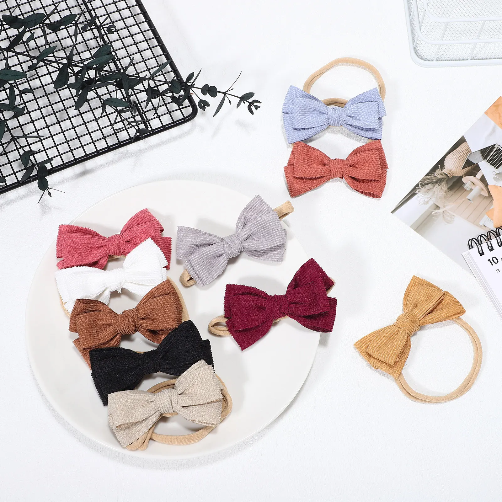 Набор из 10 бантов разных цветов, нейлоновые эластичные повязки на голову для девочек, аксессуары для волос, банты для волос, инструменты для укладки волос
Набор из 10 бантов разных цветов, нейлоновые эластичные повязки на голову для девочек, аксессуары для волос, банты для волос, инструменты для укладки волос