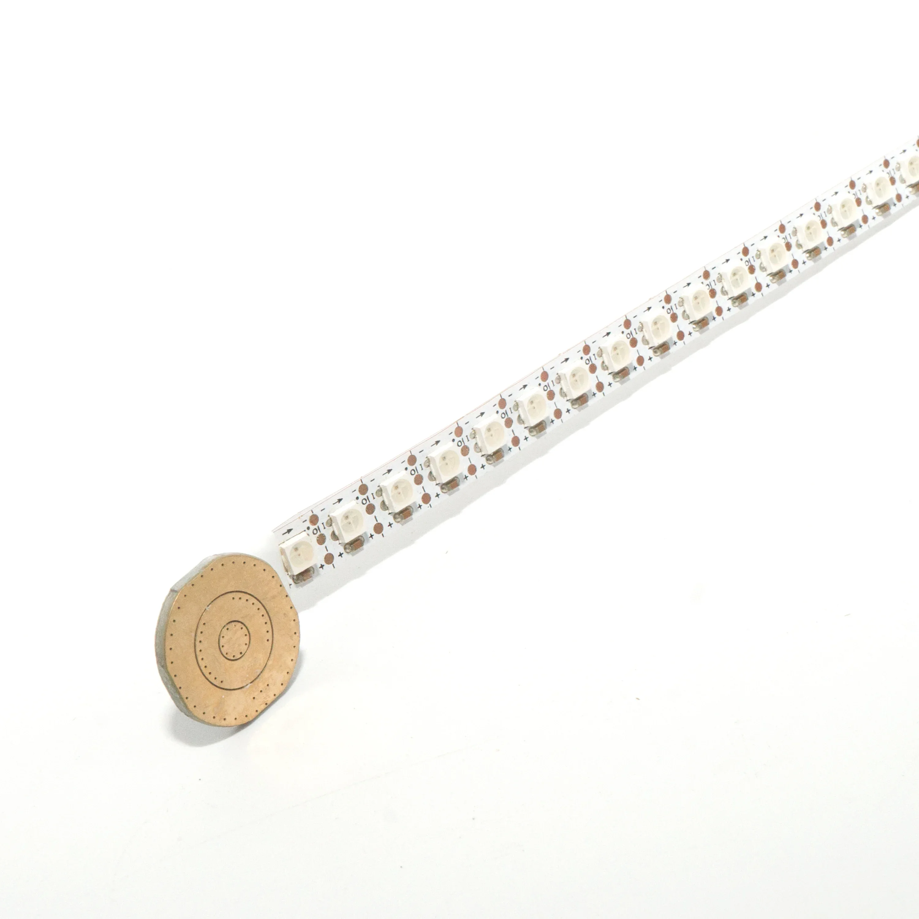 Светодиодная лента для пиксельного лезвия, 252 шт. светодиодов на метр, раскрывная длина около 90 см, можно разрезать своими руками
Светодиодная лента для пиксельного лезвия, 252 шт. светодиодов на метр, раскрывная длина около 90 см, можно разрезать своими руками