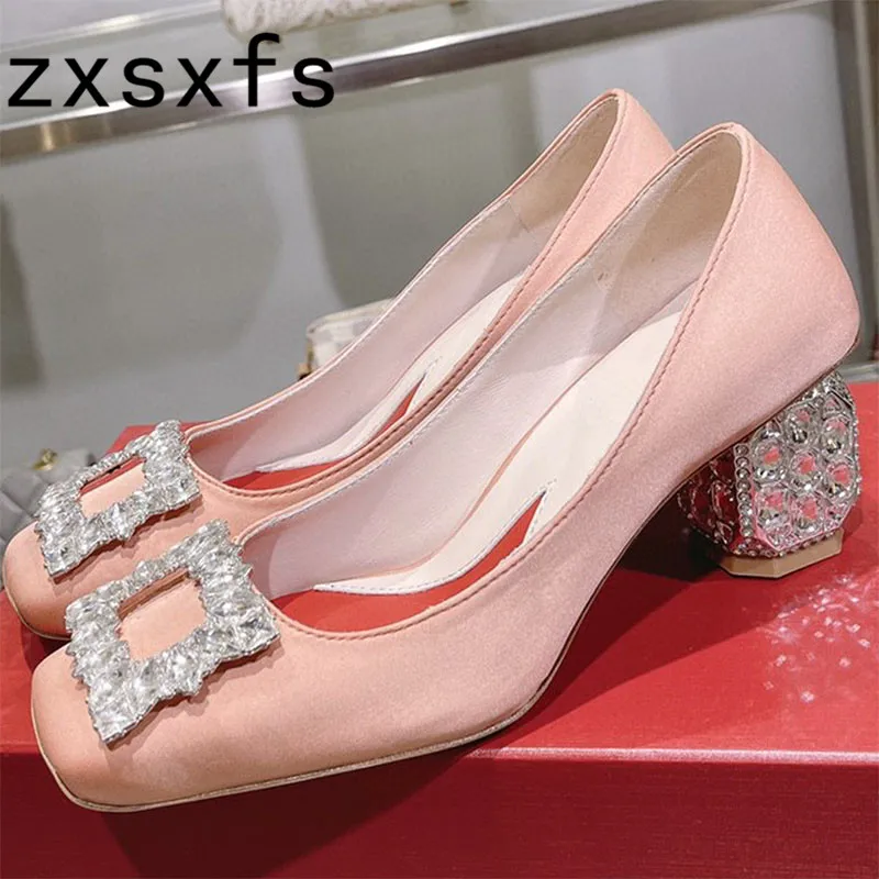 2022 Spring Autumn New Satin Square Heels Shoes Women Slip On Square Buckle Crystal Ladies Pumps Brand Sexy Party Dress Shoes
2022 Spring Autumn New Satin Square Heels Shoes Women Slip On Square Buckle Crystal Ladies Pumps Brand Sexy Party Dress Shoes