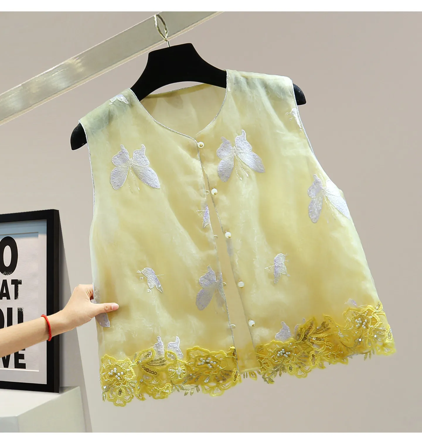 New Chinese Style Butterfly Embroidered Lightweight Blouse, Summer High-waisted Cropped Lace Trim Sequin Beaded Sleeveless Vest
New Chinese Style Butterfly Embroidered Lightweight Blouse, Summer High-waisted Cropped Lace Trim Sequin Beaded Sleeveless Vest