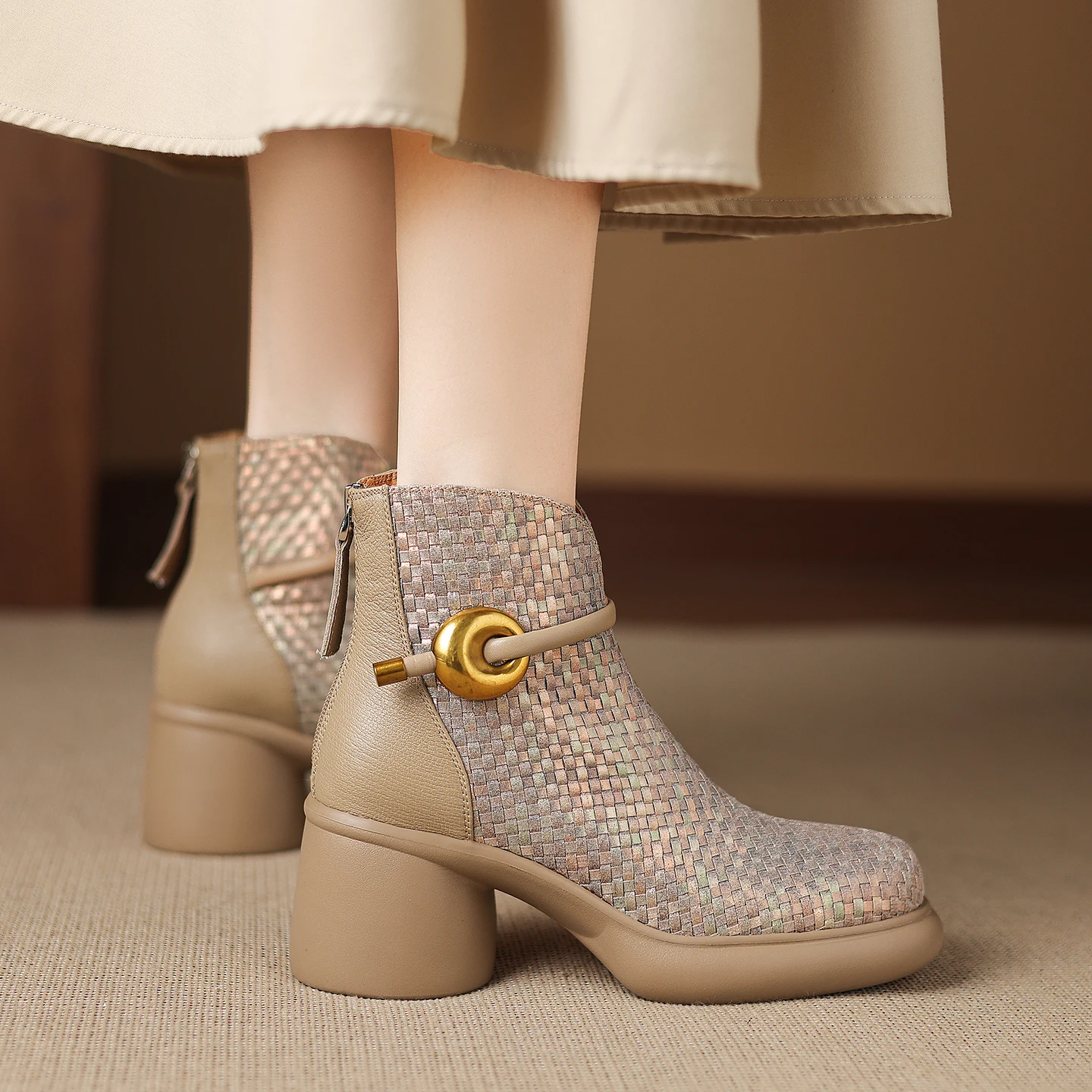 Handmade Genuine Leather Womens Ankle boots Weaving texture winter woman boots,knight boots,Modern Booties platform High Heels
Handmade Genuine Leather Womens Ankle boots Weaving texture winter woman boots,knight boots,Modern Booties platform High Heels