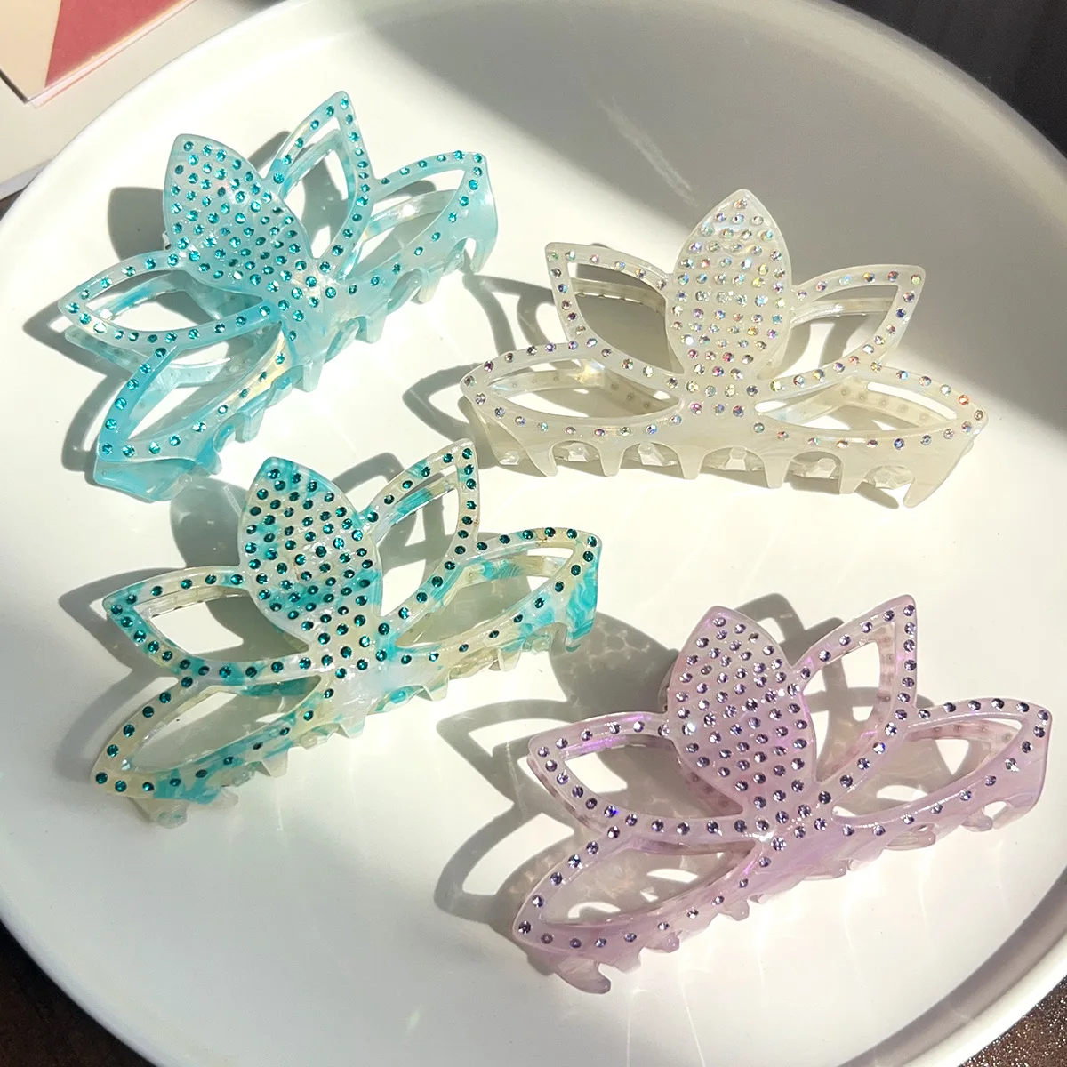 Diamond-studded Imitation Acetate Hair Clip for Women, High-end Heavy-duty Lotus Hair Clip for Back of Head Hair, Shark Clip
Diamond-studded Imitation Acetate Hair Clip for Women, High-end Heavy-duty Lotus Hair Clip for Back of Head Hair, Shark Clip