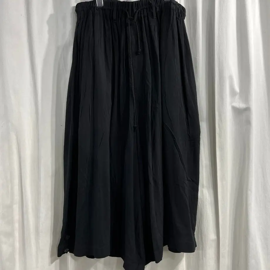 ТОП-ЯМАМОТО ® Черные женские брюки с эластичной резинкой на талии и широкими штанинами в минималистском стиле, повседневные брюки
ТОП-ЯМАМОТО ® Черные женские брюки с эластичной резинкой на талии и широкими штанинами в минималистском стиле, повседневные брюки