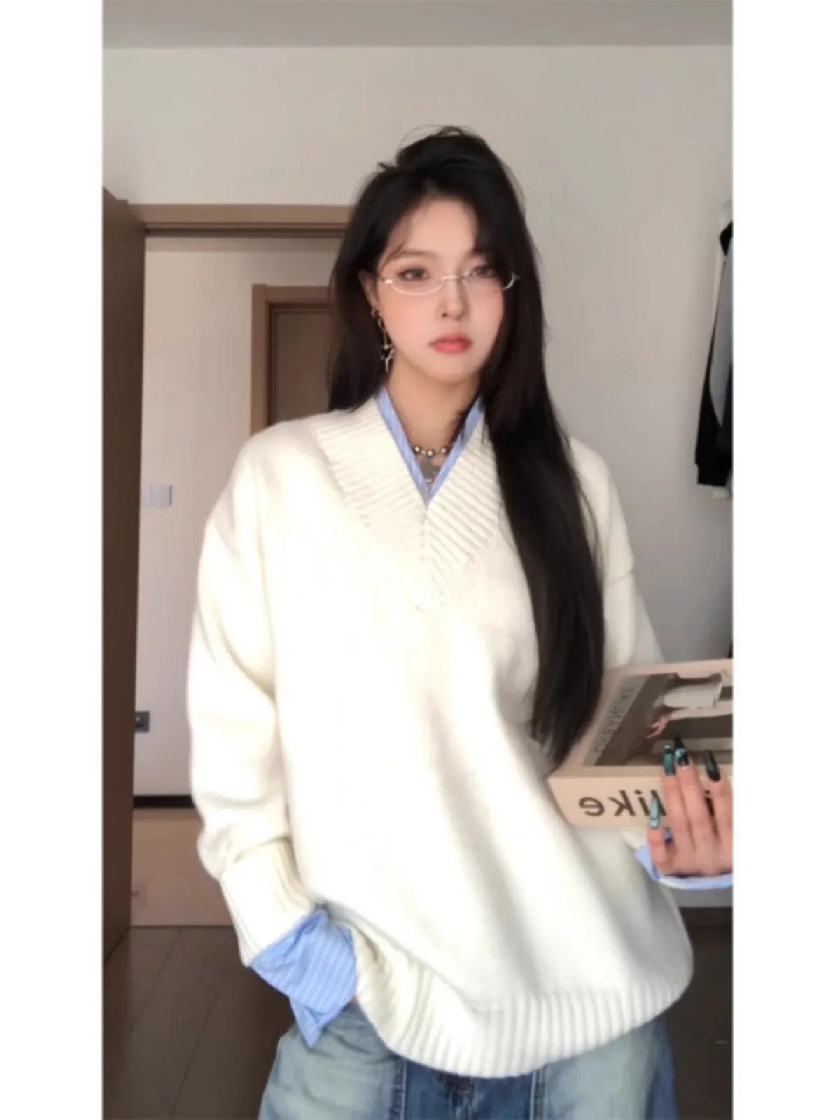 White V-Ne Knitted Sweater Men's Spring Autumn Lazy Sle High-End Feelings Overhead Splicing Two-Piece Effect Casual Knitwear
White V-Ne Knitted Sweater Men's Spring Autumn Lazy Sle High-End Feelings Overhead Splicing Two-Piece Effect Casual Knitwear