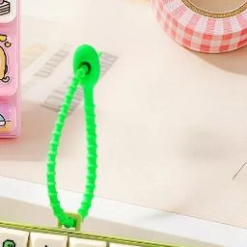 26 Keys Keyboard Shaped Fidget Toy Cartoon Stress Relief Decompression Bag Pendant Creative Decorative Gift
26 Keys Keyboard Shaped Fidget Toy Cartoon Stress Relief Decompression Bag Pendant Creative Decorative Gift