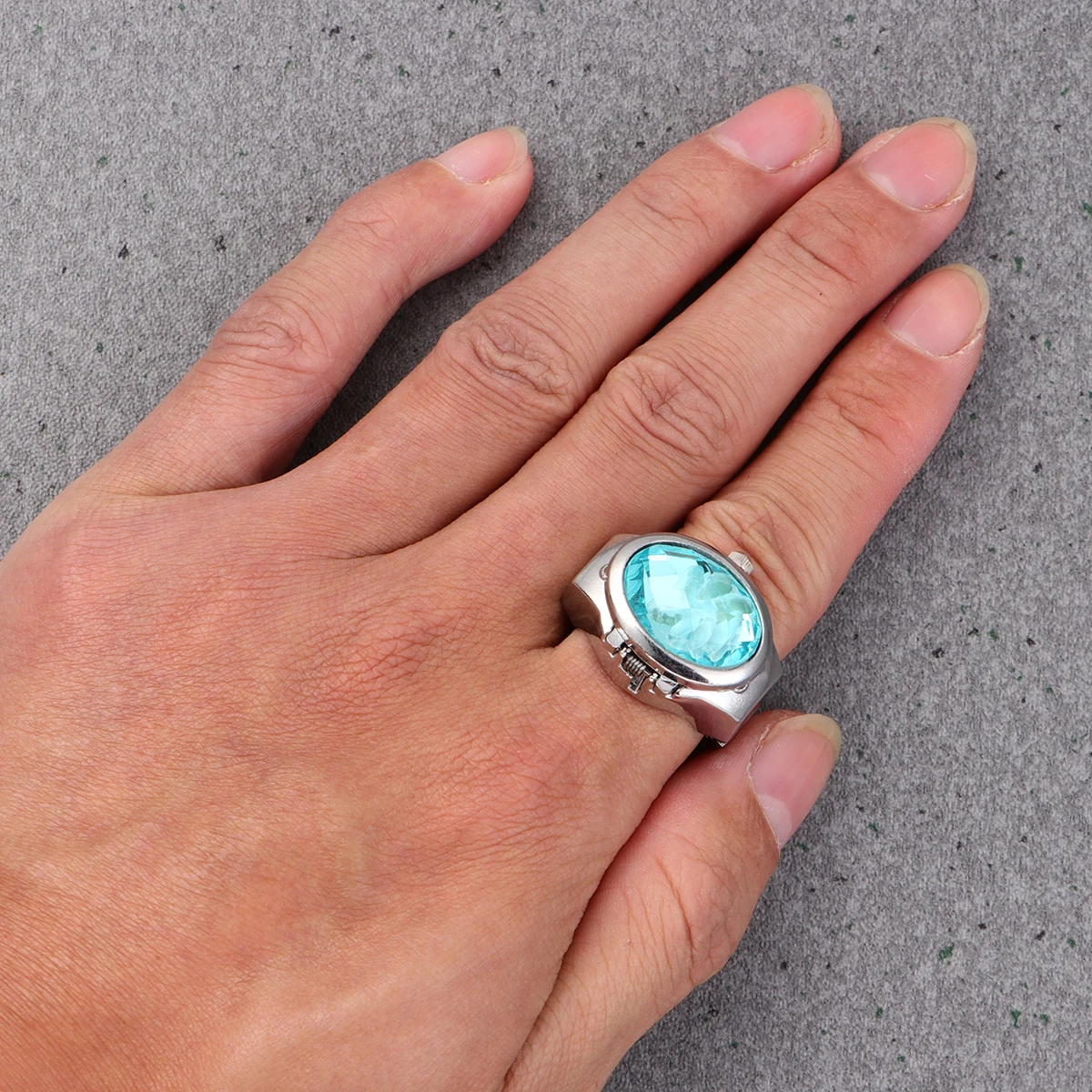 Стильные овальные часы в форме пальца, модное изысканное кварцевое кольцо для мужчин и женщин, синее озеро, уникальное мини-часы, кольцо на резинке
Стильные овальные часы в форме пальца, модное изысканное кварцевое кольцо для мужчин и женщин, синее озеро, уникальное мини-часы, кольцо на резинке