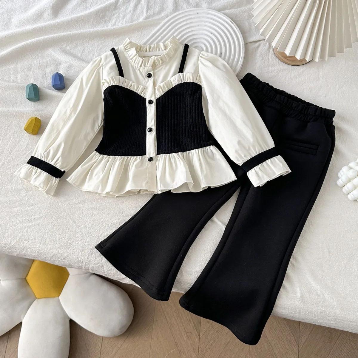 New Stylish and Fashionable Spring Outfit Set for Girls, Elegant Children's Shirt and Flared Pants Two-Piece Set in Black
New Stylish and Fashionable Spring Outfit Set for Girls, Elegant Children's Shirt and Flared Pants Two-Piece Set in Black