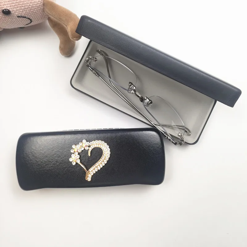 PU Leather Hard Spectacles Box Women's Pearl Heart Pattern Glasses Case Hard Anti Press Sunglasses Box Eyeglasses Cases B6
PU Leather Hard Spectacles Box Women's Pearl Heart Pattern Glasses Case Hard Anti Press Sunglasses Box Eyeglasses Cases B6