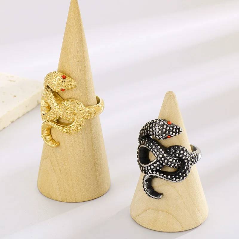 A unisex snake retro ring with a hip-hop style, personalized and exaggerated snake retro electro gun black ring
A unisex snake retro ring with a hip-hop style, personalized and exaggerated snake retro electro gun black ring