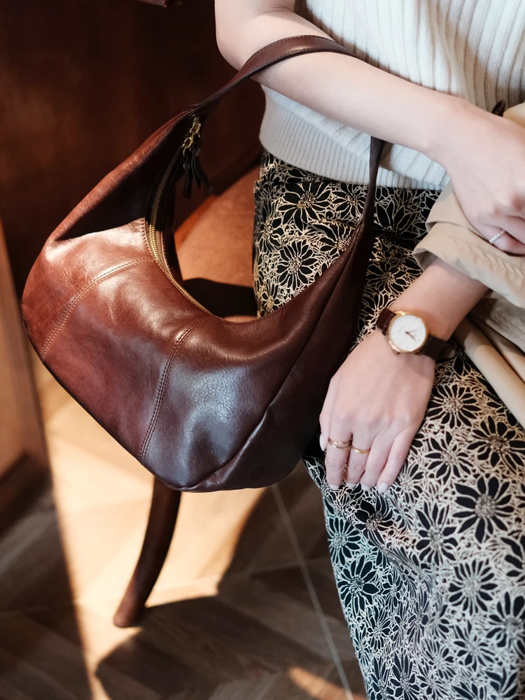 Fashion vintage designers handmade genuine leather women's shoulder bag outdoor luxury party cow leather ladies underarm bag
Fashion vintage designers handmade genuine leather women's shoulder bag outdoor luxury party cow leather ladies underarm bag