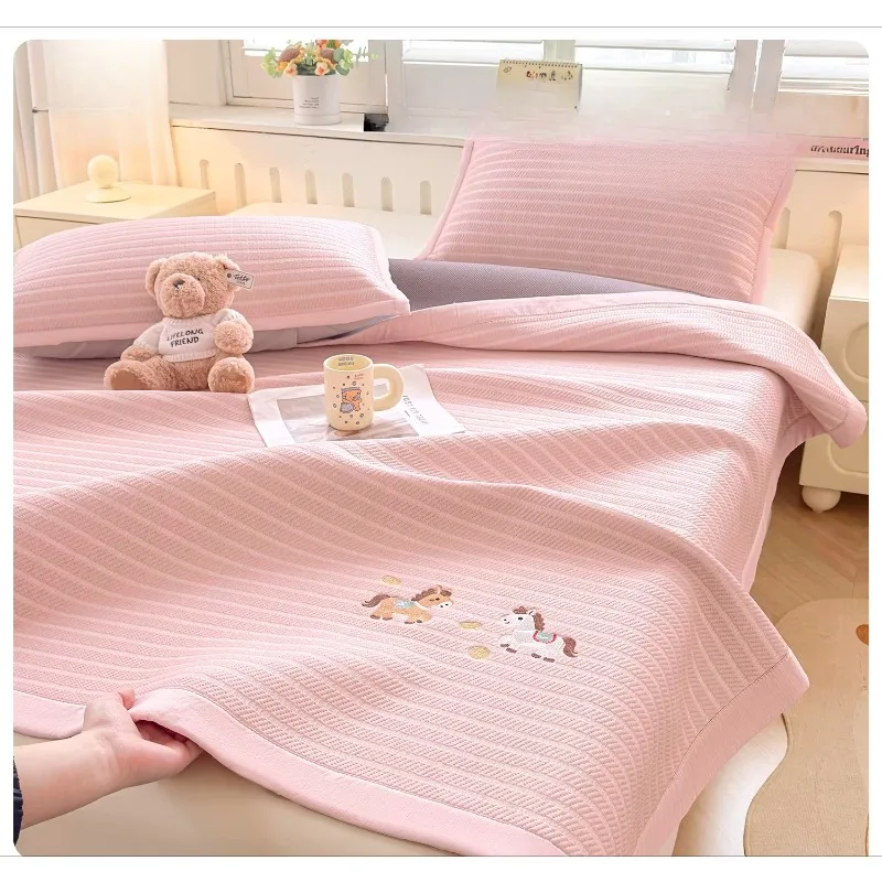 3Pcs solid color new mat kit ice silk mat summer household mat can be machine washed
3Pcs solid color new mat kit ice silk mat summer household mat can be machine washed