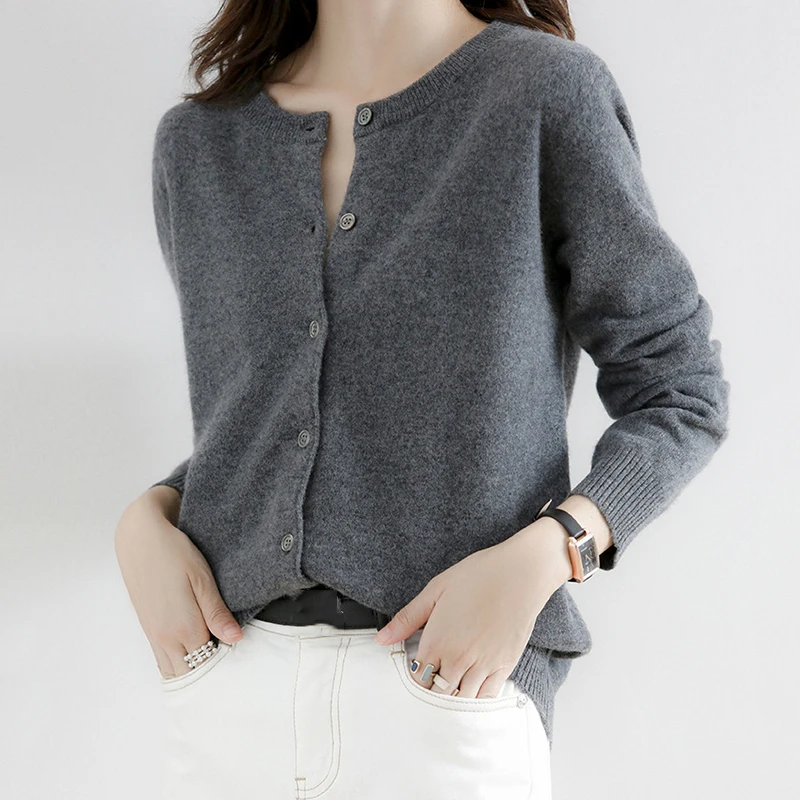 Однотонный вязаный кардиган с круглым вырезом для женщин, осенне-зимний, с длинным рукавом, базовый, на одной пуговице
Однотонный вязаный кардиган с круглым вырезом для женщин, осенне-зимний, с длинным рукавом, базовый, на одной пуговице
