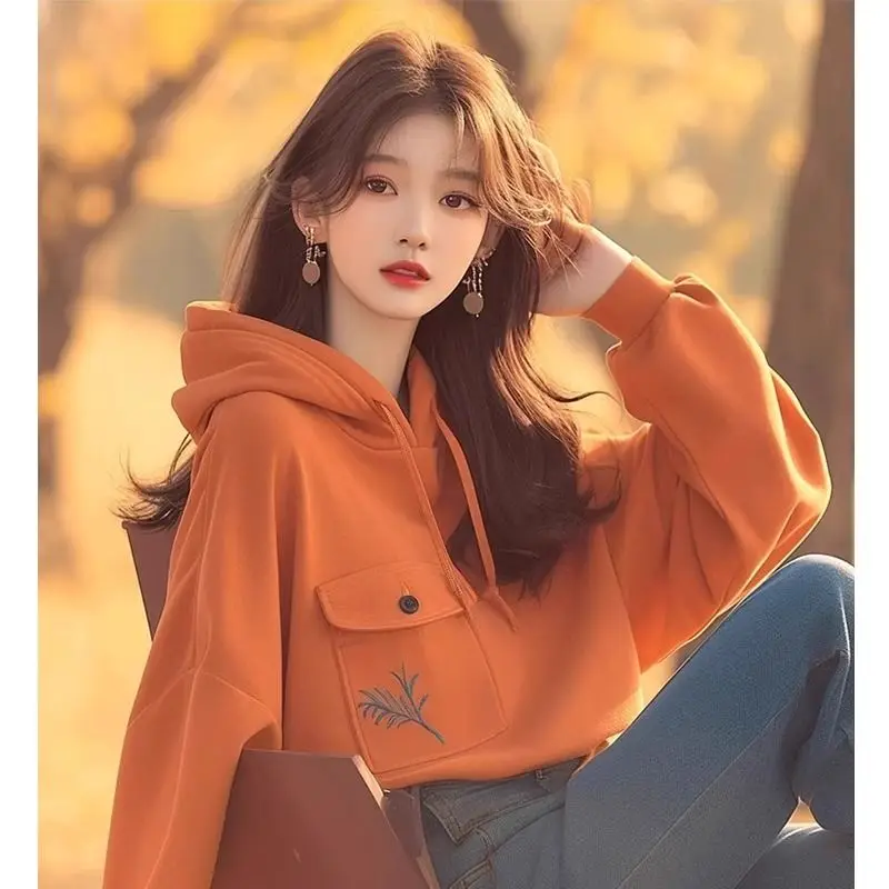 Fashionable Hooded Sweatshirt for Women in Autumn and Winter, Loose and Versatile Coat Pocket Solid Color Pullover Top
Fashionable Hooded Sweatshirt for Women in Autumn and Winter, Loose and Versatile Coat Pocket Solid Color Pullover Top