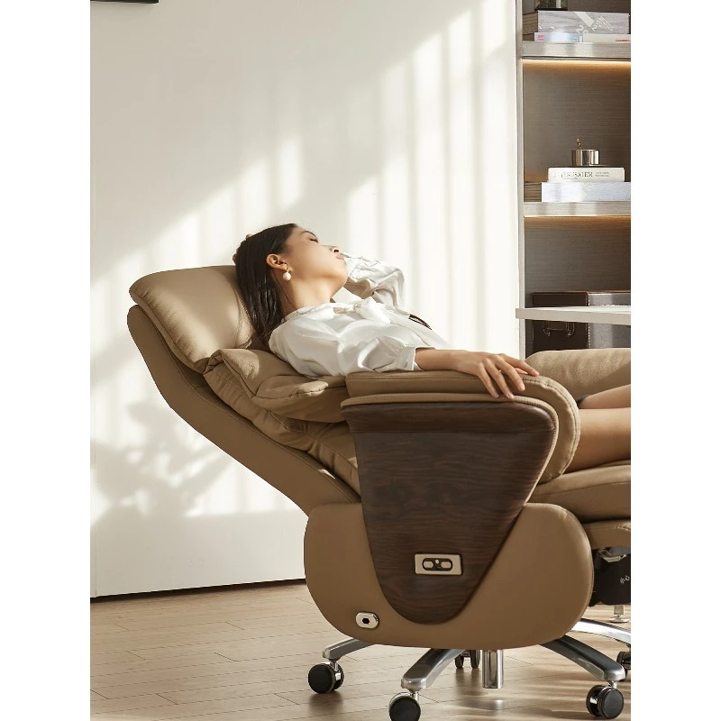 Sitting on the butler's high-end electric massage leather boss chair, computer ergonomic chair
Sitting on the butler's high-end electric massage leather boss chair, computer ergonomic chair