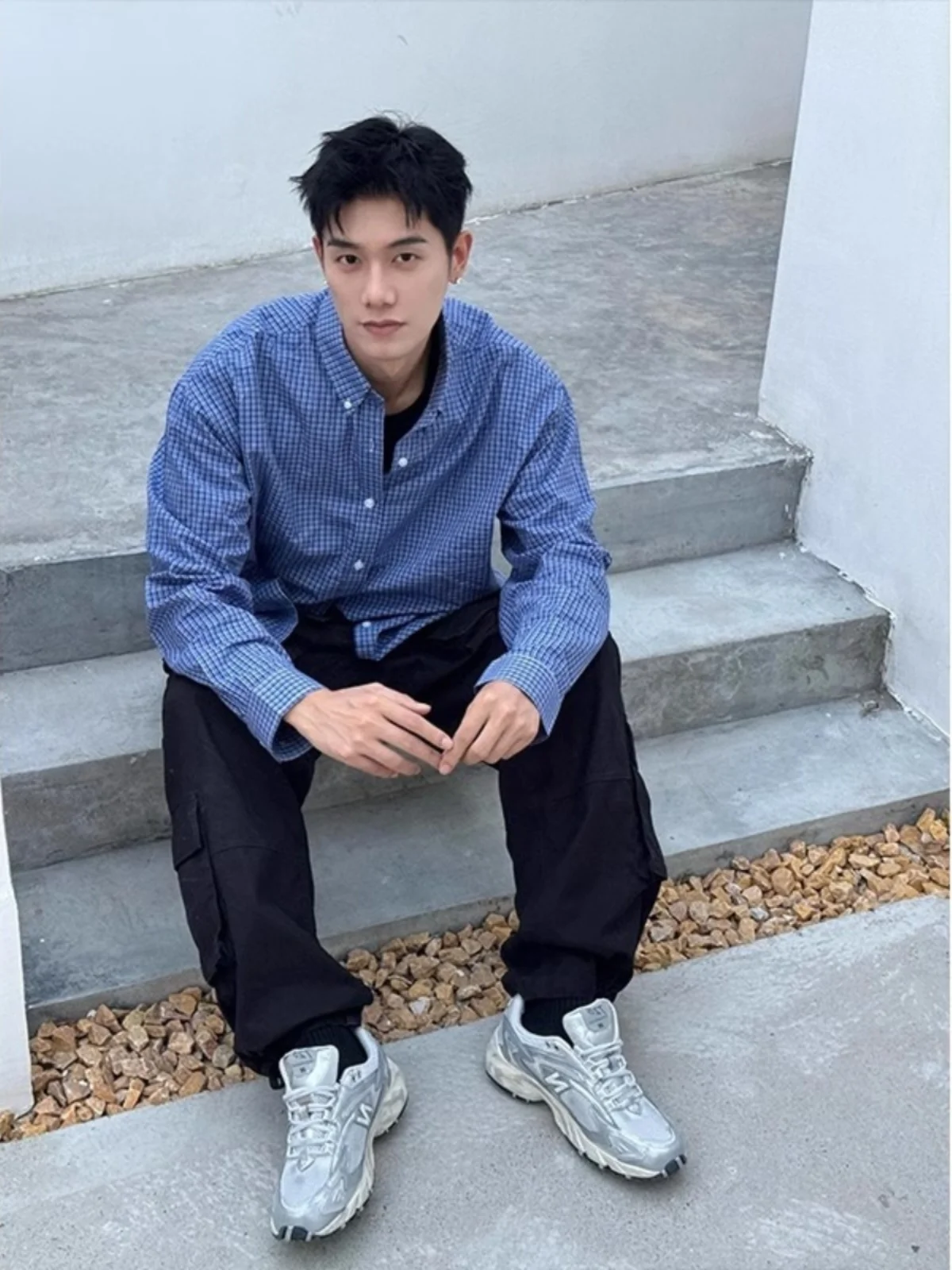 Мужская верхняя одежда синего цвета в клетку Long Sve Loose Fit irt Spring Faion в Корейском стиле с дизайном ранней весны для мужчин
Мужская верхняя одежда синего цвета в клетку Long Sve Loose Fit irt Spring Faion в Корейском стиле с дизайном ранней весны для мужчин