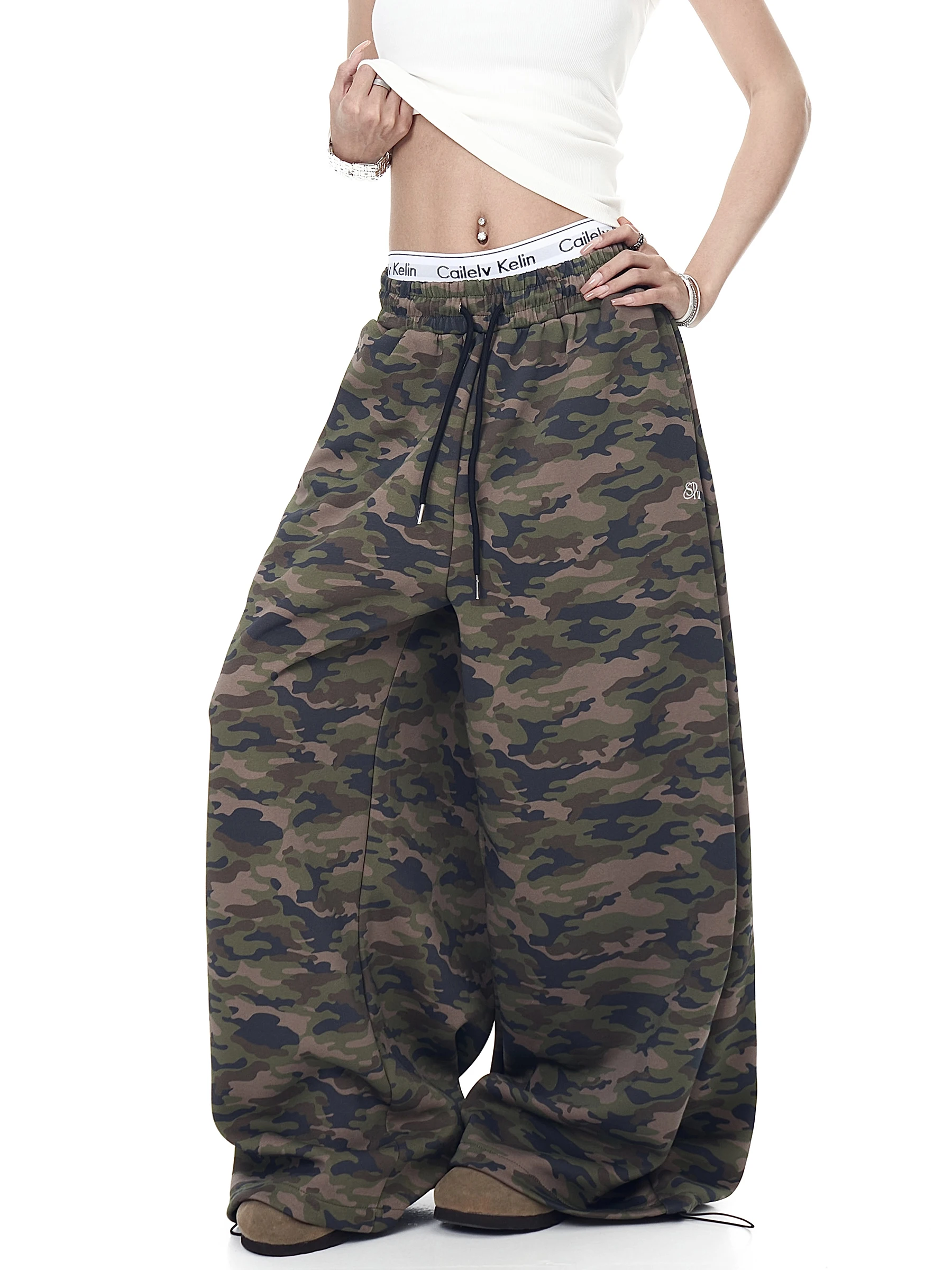 Retro American Street Style Camouflage Sports Sweatpants Men Women Casual Loose Wide Leg Long Pants Drawstring Elastic Waist
Retro American Street Style Camouflage Sports Sweatpants Men Women Casual Loose Wide Leg Long Pants Drawstring Elastic Waist