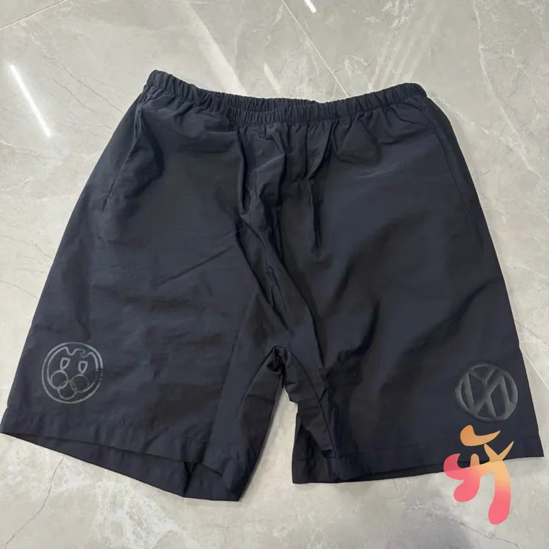 Summer Kanye Shorts Outdoor Travel Sunscreen Nylon Drawstring Shorts Gosha Logo Print Waterproof Pants Men Women Streetwear
Summer Kanye Shorts Outdoor Travel Sunscreen Nylon Drawstring Shorts Gosha Logo Print Waterproof Pants Men Women Streetwear