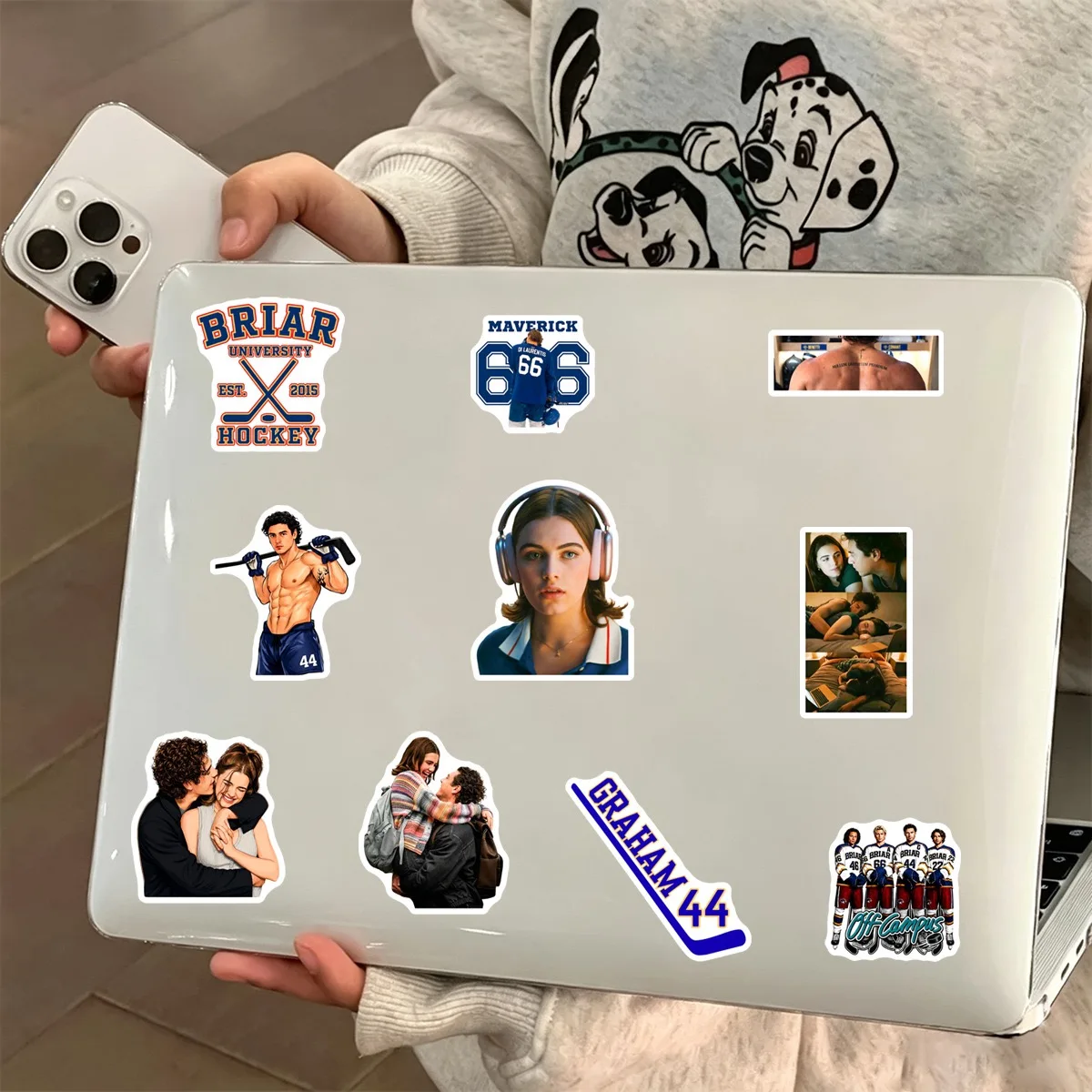 55Pcs American TV Series Off Campus Character Adhesive Stickers Bottles Waterproof Notebooks Decorative Peripheral Stickers
55Pcs American TV Series Off Campus Character Adhesive Stickers Bottles Waterproof Notebooks Decorative Peripheral Stickers