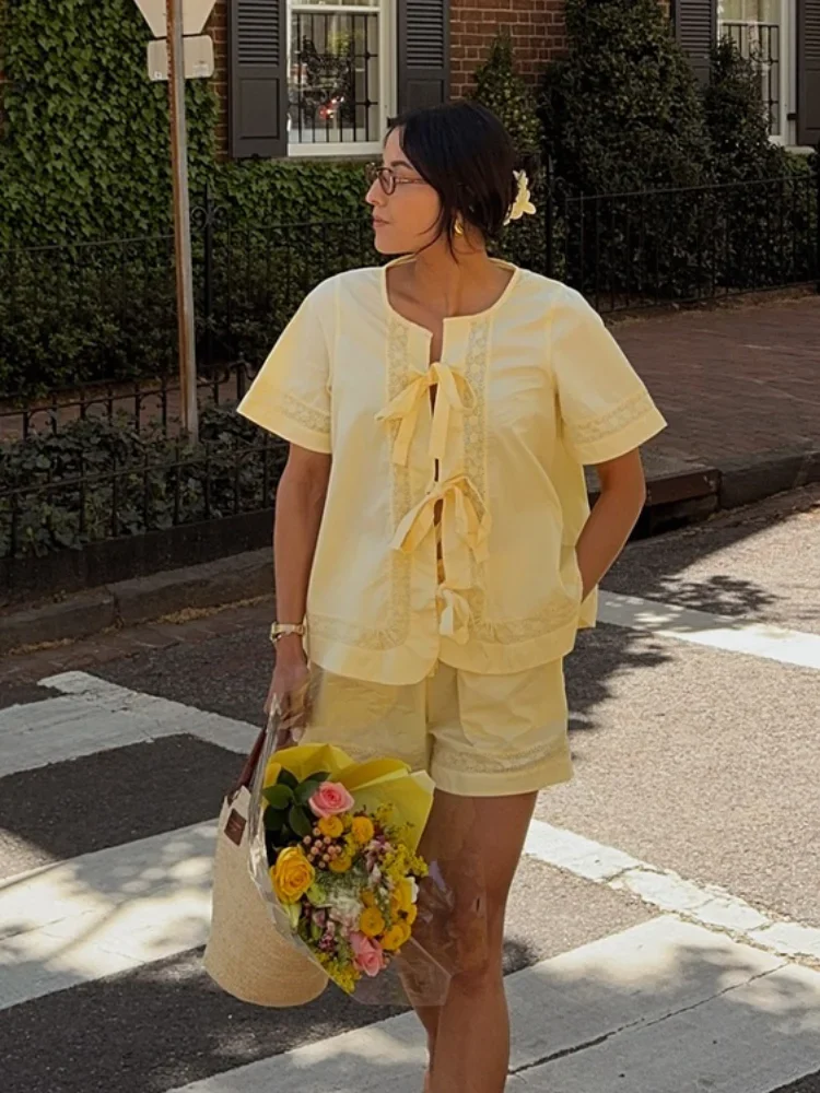 Casual Yellow Lace Up Hollow Out Shorts Suit Women's Vintage Bow Blouse 2 Piece Sets 2025 Lady Summer Loose Chic Vacation Outfit
Casual Yellow Lace Up Hollow Out Shorts Suit Women's Vintage Bow Blouse 2 Piece Sets 2025 Lady Summer Loose Chic Vacation Outfit