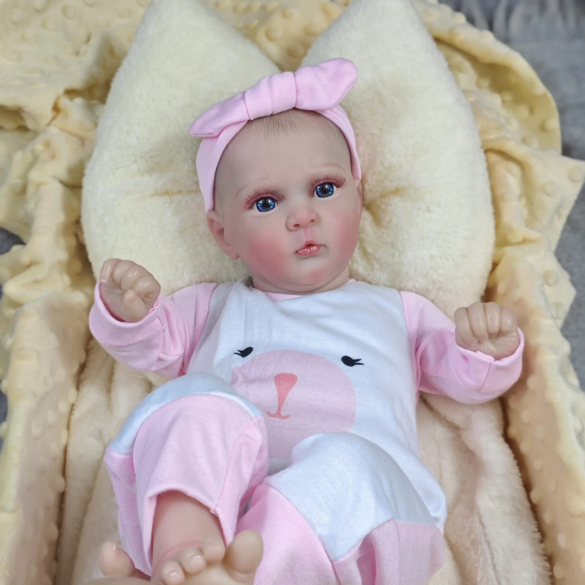 18-inch 46CM realistic baby with a cute face shape, big blue eyes, cloth body reborn doll, real looking baby dolls
18-inch 46CM realistic baby with a cute face shape, big blue eyes, cloth body reborn doll, real looking baby dolls