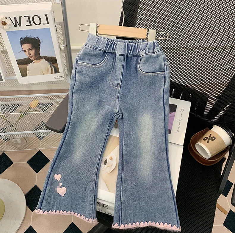 Autumn Winter 1-8Y Girls Flare Jeans Patchwork Heart Spliced Kid Girls Pants Casual Warm Plus Velvet Toddler Baby Girls Trousers
Autumn Winter 1-8Y Girls Flare Jeans Patchwork Heart Spliced Kid Girls Pants Casual Warm Plus Velvet Toddler Baby Girls Trousers
