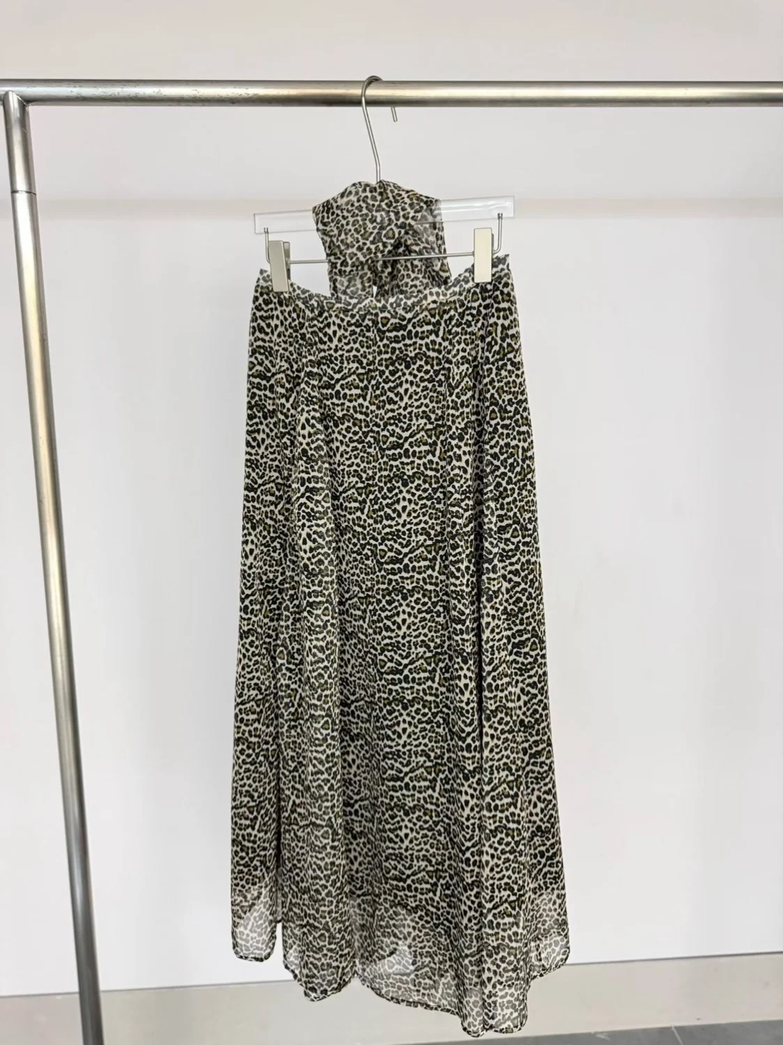 Retro Leopard Print Halter Neck Dress Women's Lazy Style Spring New Flower Headband Long Skirt A-Line High Waist Polyest...
Retro Leopard Print Halter Neck Dress Women's Lazy Style Spring New Flower Headband Long Skirt A-Line High Waist Polyest...