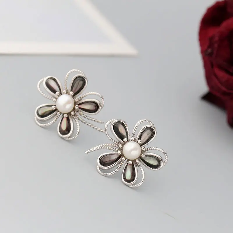 Natural Pearl Shellfish Delicate Flower Shape 925 Sterling Silver Earring Inlaid Natural Freshwater Pearl Lady Trendy Earring
Natural Pearl Shellfish Delicate Flower Shape 925 Sterling Silver Earring Inlaid Natural Freshwater Pearl Lady Trendy Earring
