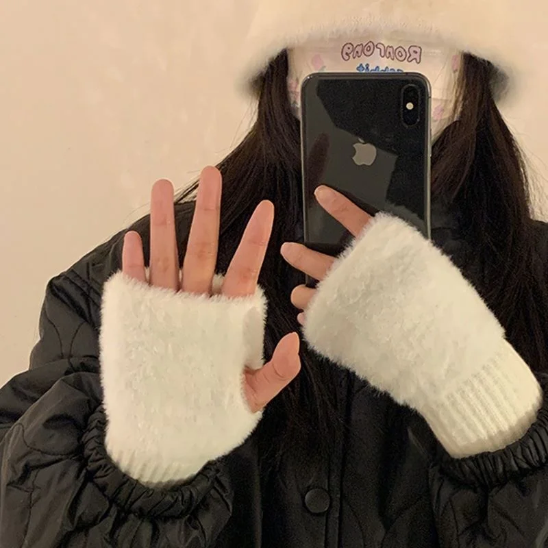 Warm Knitted Half Finger Gloves Women Winter Furry Writing Touchscreen Compatible Office Student Versatile Soft Polyester
Warm Knitted Half Finger Gloves Women Winter Furry Writing Touchscreen Compatible Office Student Versatile Soft Polyester