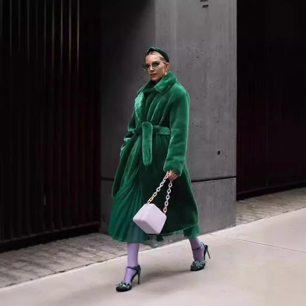 2024, осенне-зимняя новая зимняя шуба из искусственного кроличьего меха, женская куртка с удлиненным поясом, утолщенная теплая плюшевая куртка
2024, осенне-зимняя новая зимняя шуба из искусственного кроличьего меха, женская куртка с удлиненным поясом, утолщенная теплая плюшевая куртка