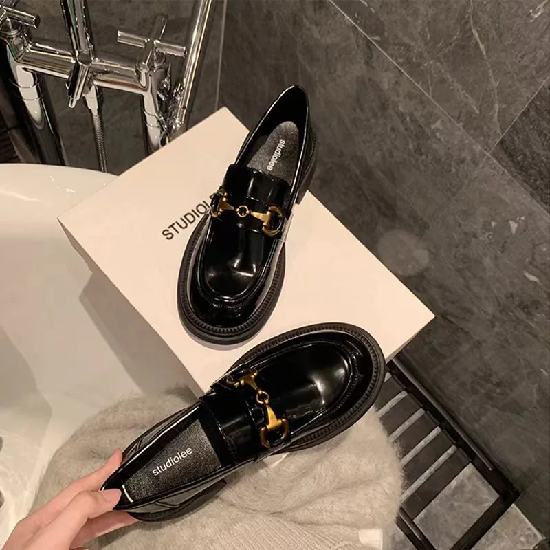 Grape Mother With The British Retro Golden Horse Buckle Mid-Heel Thick Sole Loafers Small Leather Shoes Female Spring And Autumn
Grape Mother With The British Retro Golden Horse Buckle Mid-Heel Thick Sole Loafers Small Leather Shoes Female Spring And Autumn