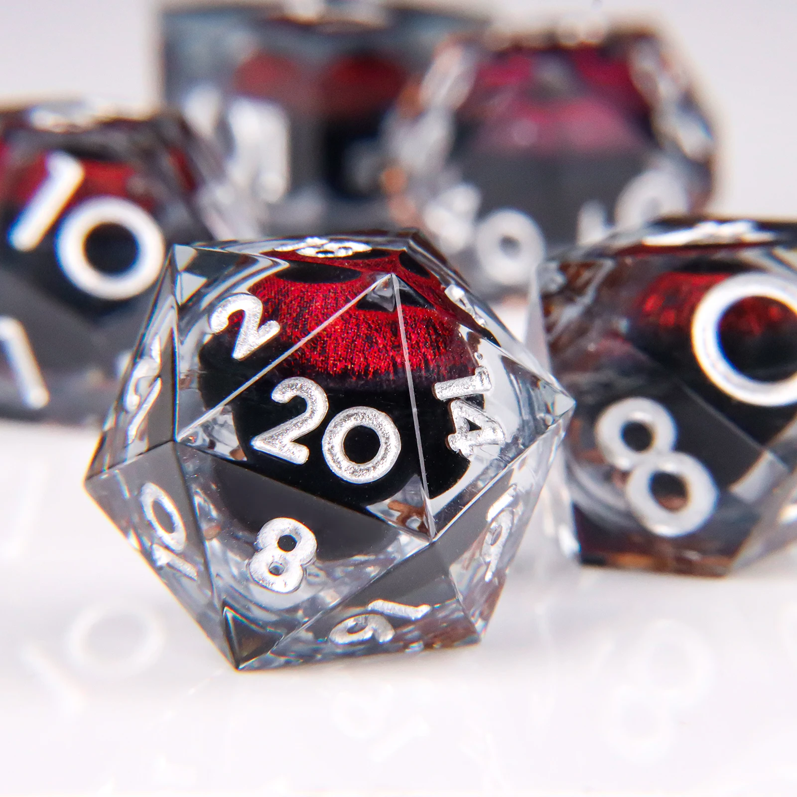 Набор кубиков Dragon Eye Dice с жидким наполнением, из смолы, с острыми гранями, для Dungeons and Dragons, многогранные кубики D&D, ручной работы.
Набор кубиков Dragon Eye Dice с жидким наполнением, из смолы, с острыми гранями, для Dungeons and Dragons, многогранные кубики D&D, ручной работы.