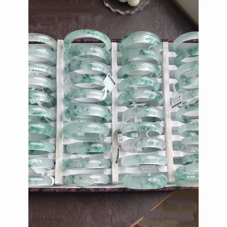 High ice ice transparent Dulong jade flower bracelet high quality jadeite women's model
High ice ice transparent Dulong jade flower bracelet high quality jadeite women's model