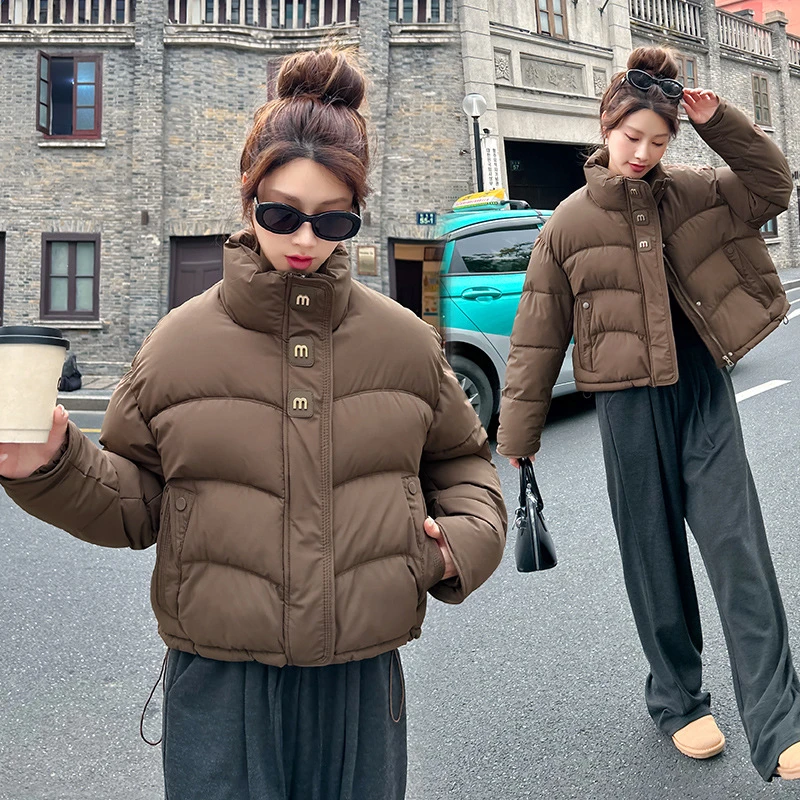 Loose Short Cotton Padded Jackets Winter 2025 New Women's Stand Collar Long Sleeve Fashion Commute Bread Clothes Casual Parkas
Loose Short Cotton Padded Jackets Winter 2025 New Women's Stand Collar Long Sleeve Fashion Commute Bread Clothes Casual Parkas