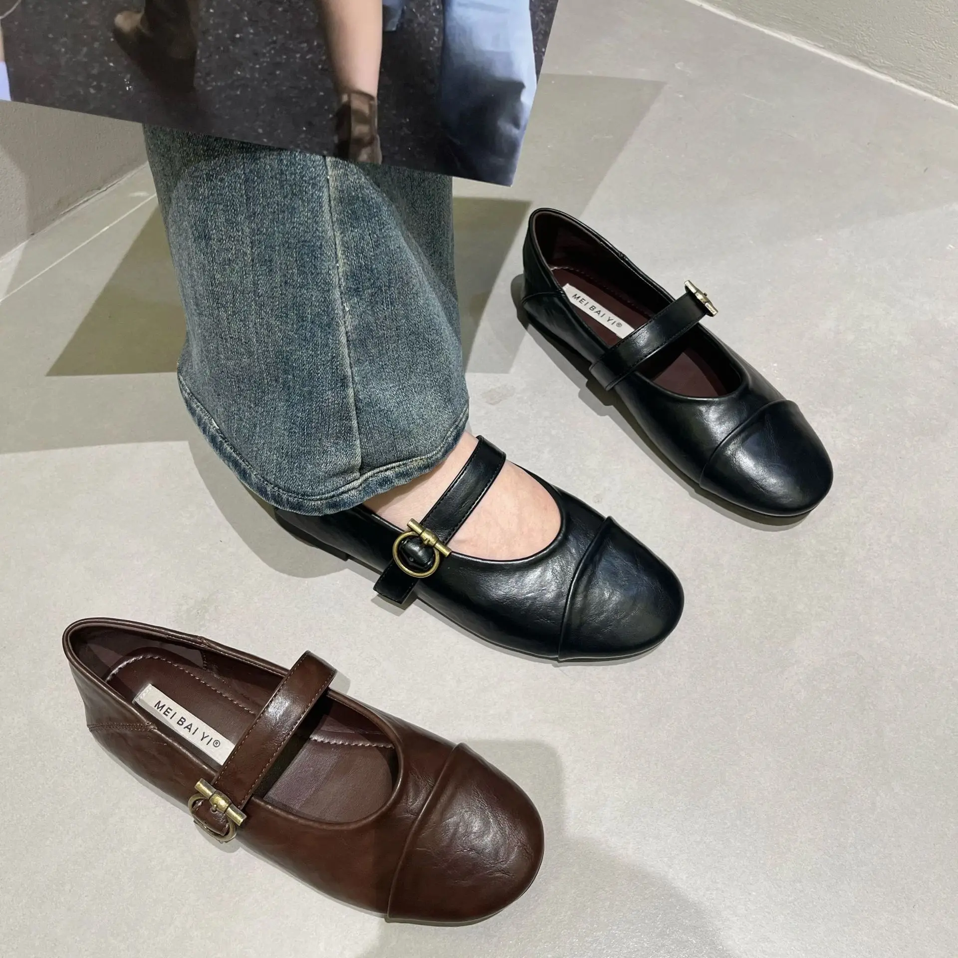 Retro Flat Bottom Mary Jane Women's Shoes round Toe Slip-On Single Strap Fashionable Leather Shoes for Women Spring 2026
Retro Flat Bottom Mary Jane Women's Shoes round Toe Slip-On Single Strap Fashionable Leather Shoes for Women Spring 2026