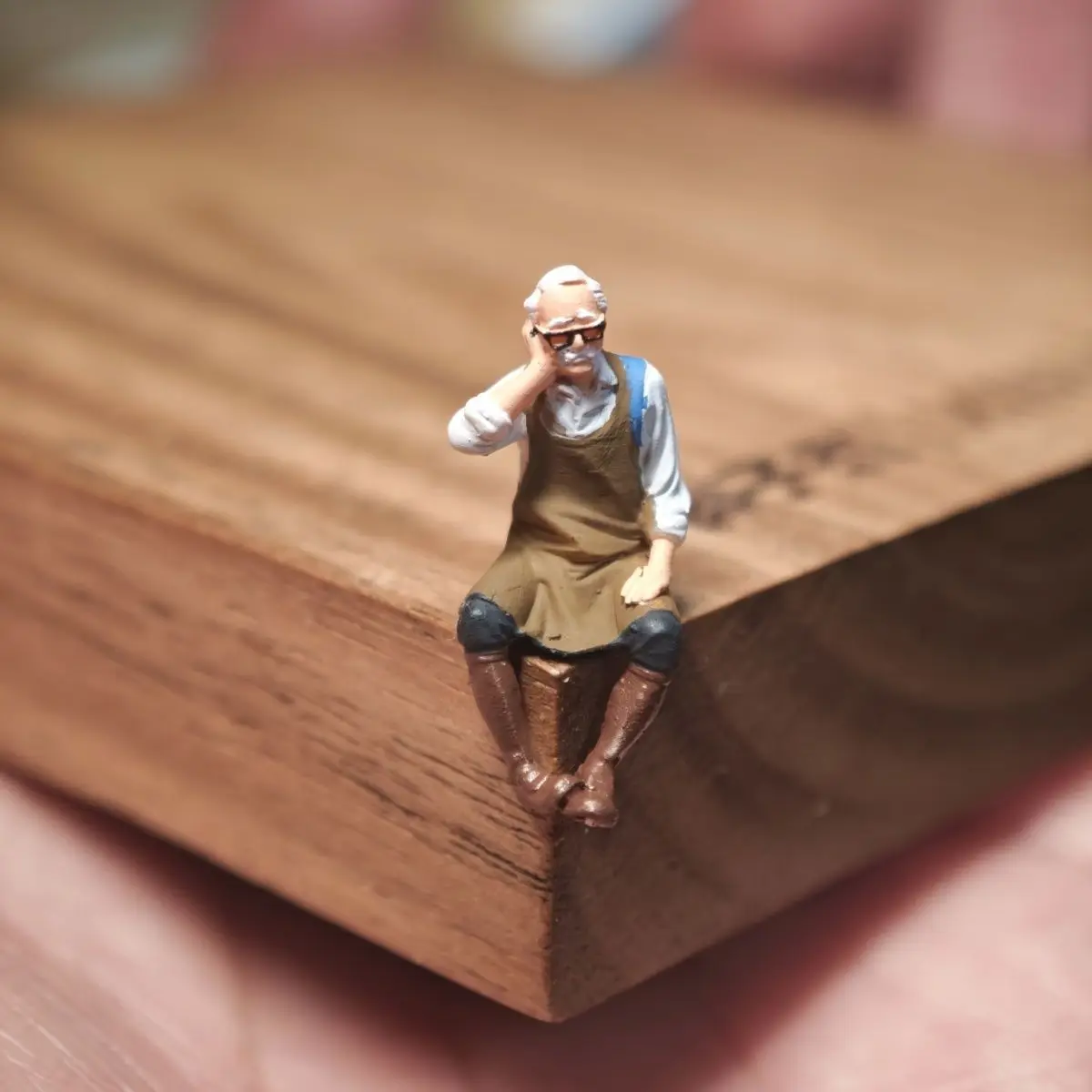 Масштабная статическая фигурка 1/64: Рабочий из смолы для диорамы/модели автомобиля
Масштабная статическая фигурка 1/64: Рабочий из смолы для диорамы/модели автомобиля