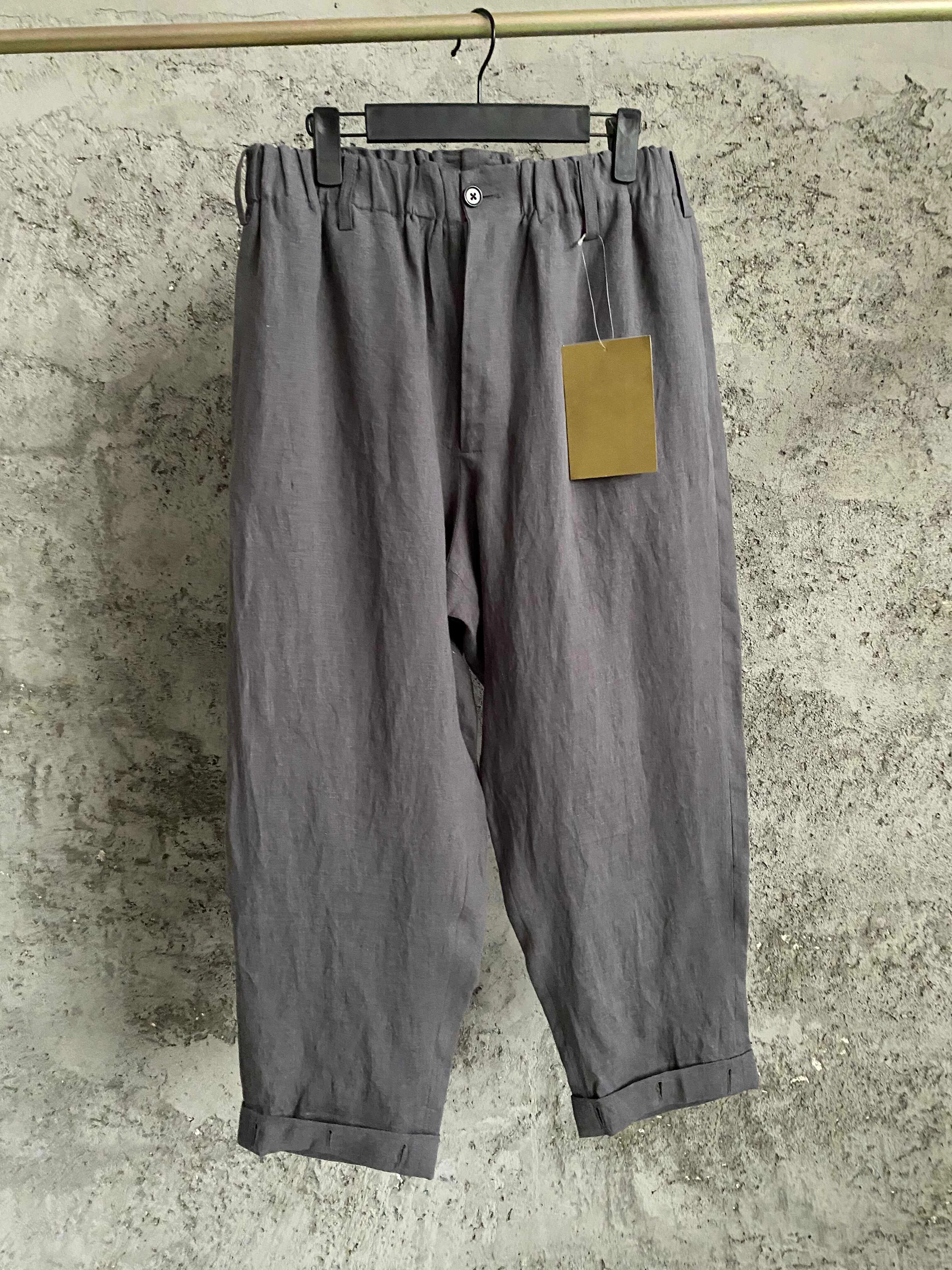 TOP-YAMAMOTO Japan exclusive custom-woven smoke grey striped wide-leg pants made of copper ammonia silk
TOP-YAMAMOTO Japan exclusive custom-woven smoke grey striped wide-leg pants made of copper ammonia silk