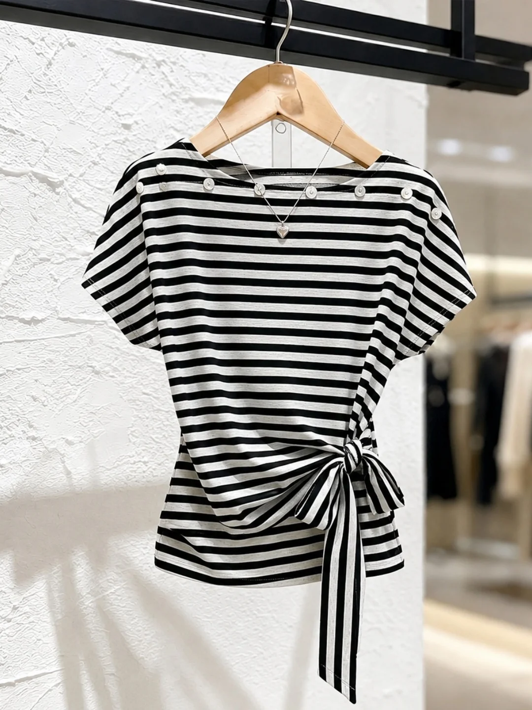 Korean Style Striped Design Tie Dye Short Sleeve T-Shirt Women's Commute Versatile Top Summer Fashion Elegant Silk Shirt
Korean Style Striped Design Tie Dye Short Sleeve T-Shirt Women's Commute Versatile Top Summer Fashion Elegant Silk Shirt