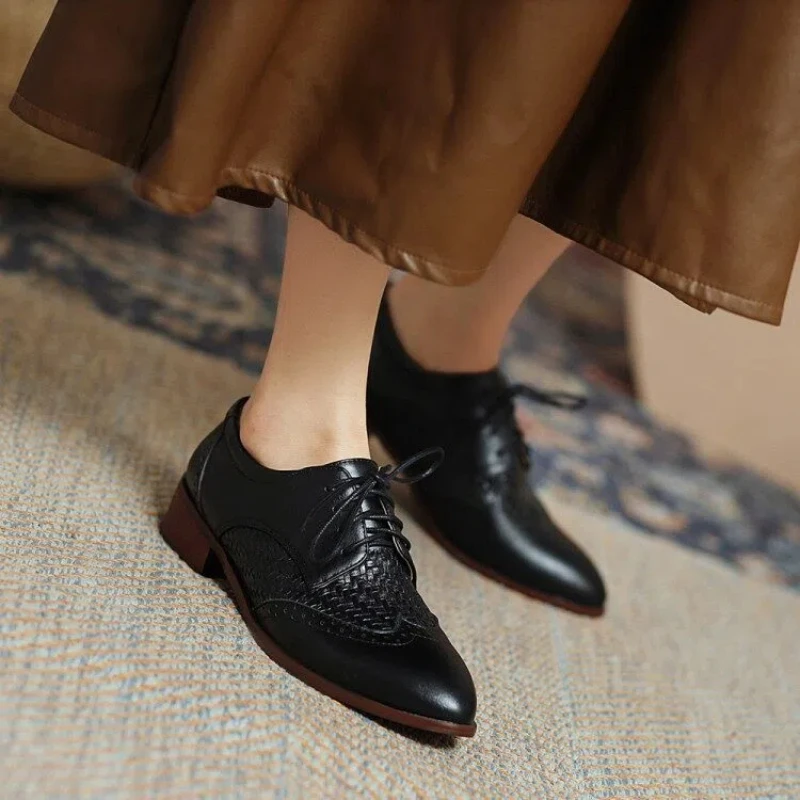 Timeless Brogue Oxford Shoes Classic Leather Derbys with Precision Lace-Up Closure Designed For Everyday Style
Timeless Brogue Oxford Shoes Classic Leather Derbys with Precision Lace-Up Closure Designed For Everyday Style