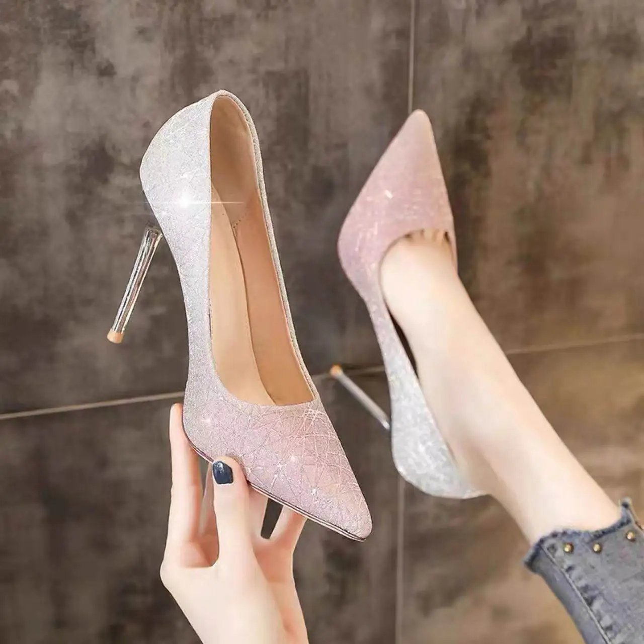 Spring and summer French pointed tip thin heel gradual change high heels women sexy thin banquet shoes
Spring and summer French pointed tip thin heel gradual change high heels women sexy thin banquet shoes