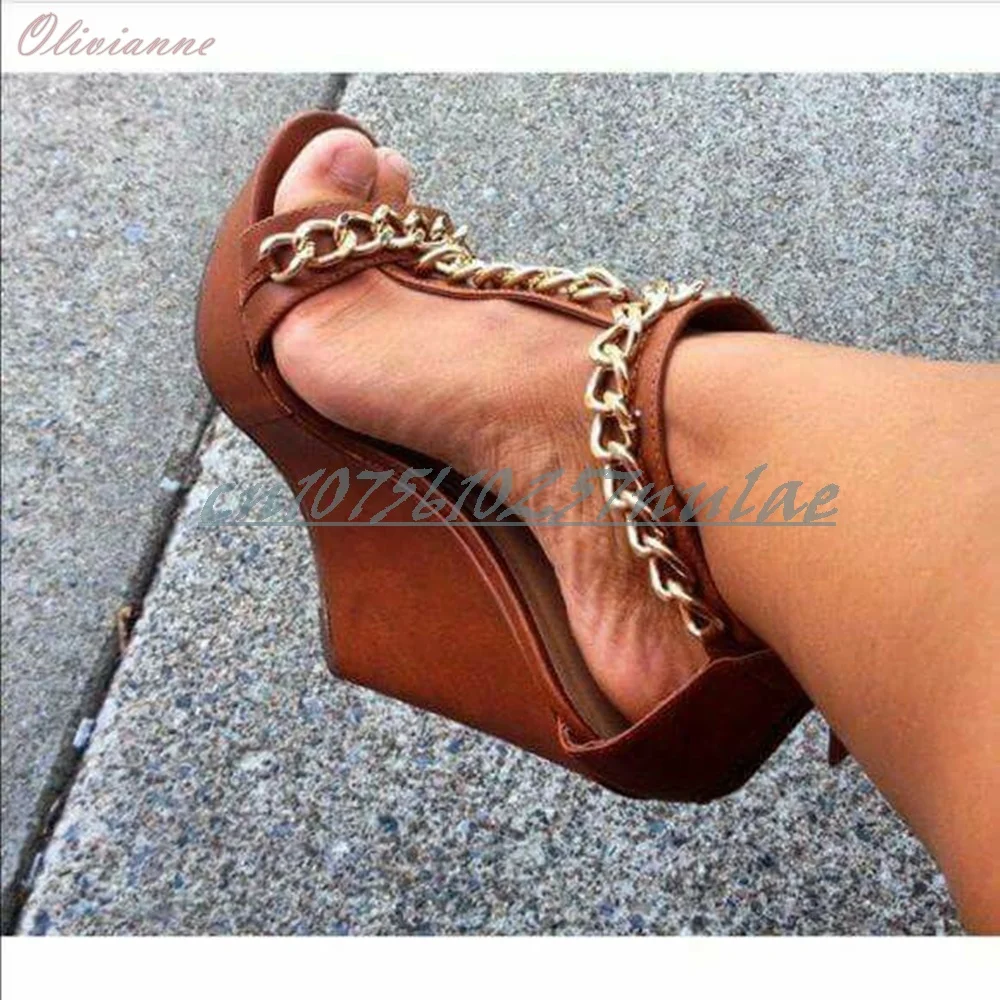 Hot Metal Chain Decor T-Strap Sandals Wedges High Heel Platform Back Zipper Open Toe Party Women Shoes 2025 Summer Para Mujere
Hot Metal Chain Decor T-Strap Sandals Wedges High Heel Platform Back Zipper Open Toe Party Women Shoes 2025 Summer Para Mujere