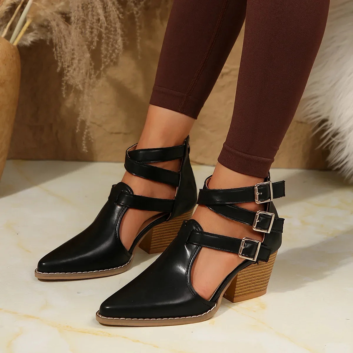 European American and Foreign Trade British Style High Heel Pointed Sandals Women's Belt Buckle Thick Heel Hollow Fashion Shoes
European American and Foreign Trade British Style High Heel Pointed Sandals Women's Belt Buckle Thick Heel Hollow Fashion Shoes