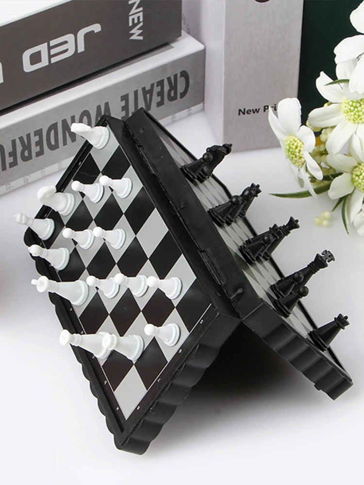 Мини-шахматная доска, магнитные шашки, складные летающие шахматы, портативные людо, змеи и лестницы для друга, подарок для детей, кемпинга, путешествий
Мини-шахматная доска, магнитные шашки, складные летающие шахматы, портативные людо, змеи и лестницы для друга, подарок для детей, кемпинга, путешествий