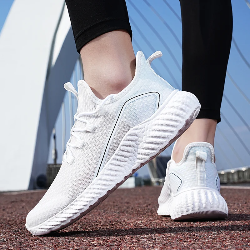 Мужские повседневные спортивные кроссовки, разноцветные, с круглым носком, легкие, высококачественные, летние, новая модель, дышащие, на шнуровке, для бега
Мужские повседневные спортивные кроссовки, разноцветные, с круглым носком, легкие, высококачественные, летние, новая модель, дышащие, на шнуровке, для бега