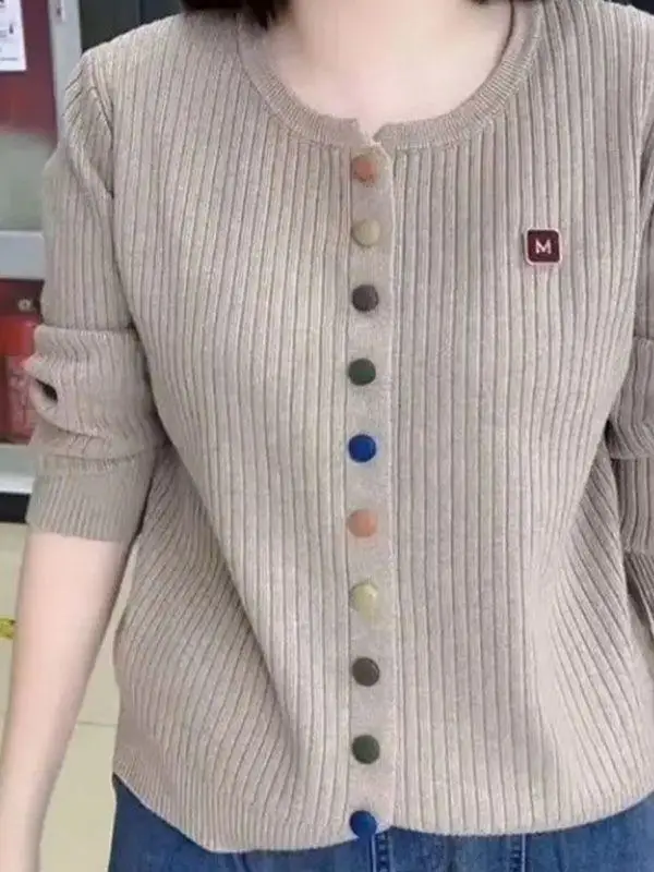 Button Casual Knitted Short Cardigan Women's Spring Fashion round Neck Anti-Aging Striped Sweater Medium Thickness
Button Casual Knitted Short Cardigan Women's Spring Fashion round Neck Anti-Aging Striped Sweater Medium Thickness