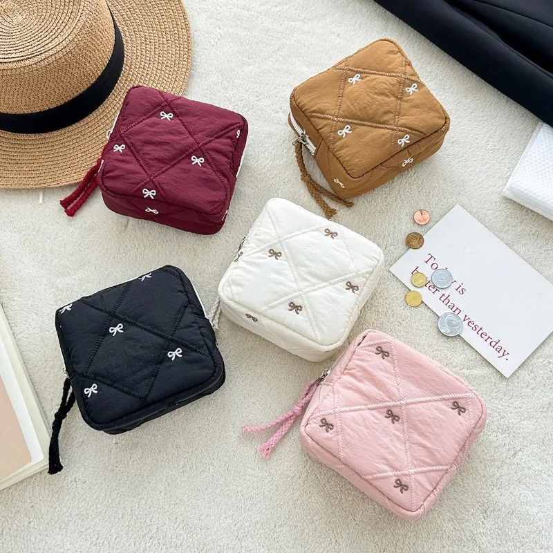 1pc Gift Bow Sanitary Napkin Organizer Bag Coquette Quilted Women's Mini Clutch Bag Cotton Keychain Earphone Coin Purse
1pc Gift Bow Sanitary Napkin Organizer Bag Coquette Quilted Women's Mini Clutch Bag Cotton Keychain Earphone Coin Purse