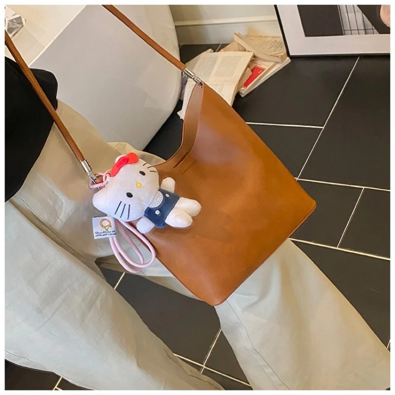 Известная дизайнерская кожаная женская сумка-мессенджер Элитный бренд Элегантная классическая элегантная винтажная повседневная сумка с деталями
Известная дизайнерская кожаная женская сумка-мессенджер Элитный бренд Элегантная классическая элегантная винтажная повседневная сумка с деталями 