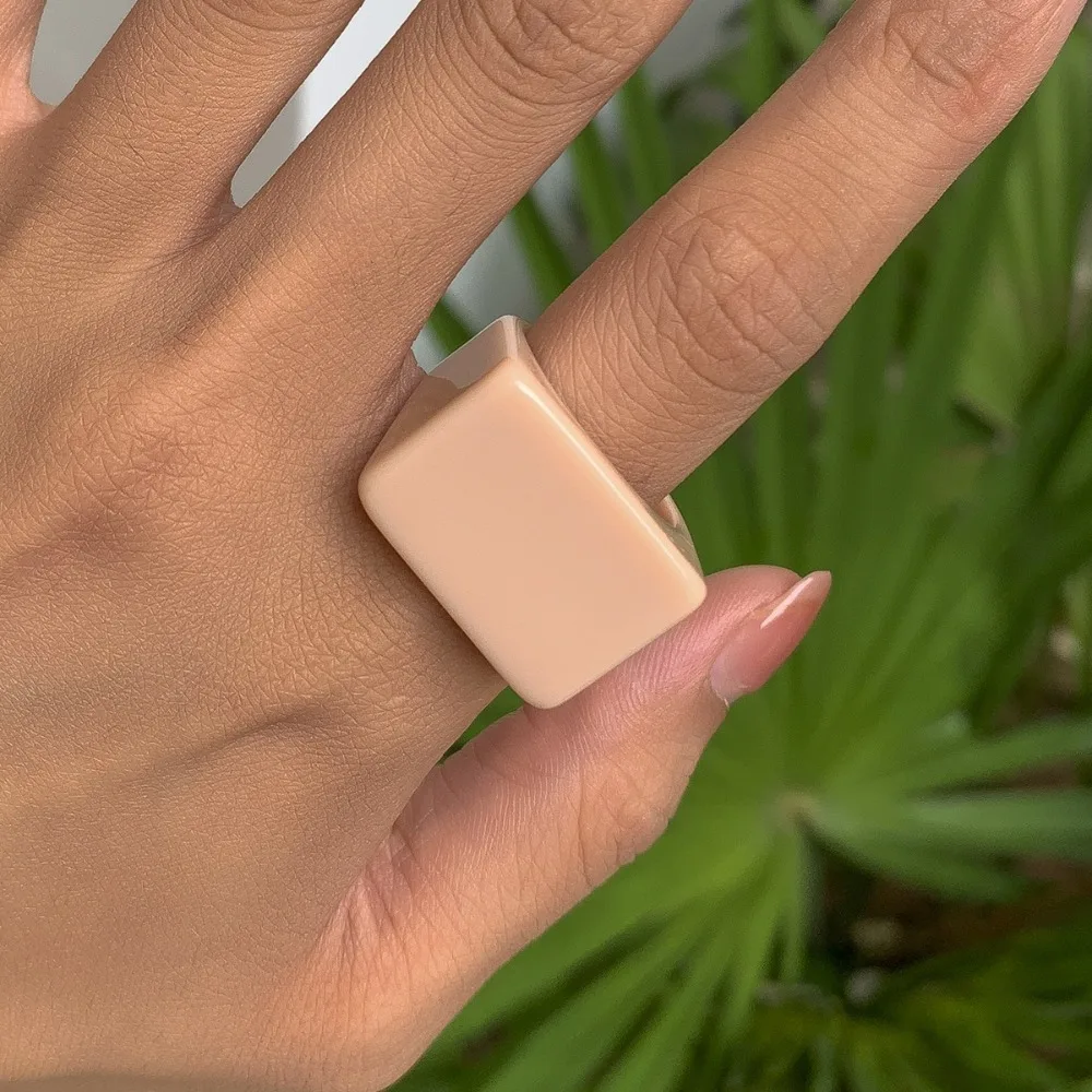 New Fashion Colored Acrylic Ring Simplicity Women Geometric Square Ring Temperament Personality Ring
New Fashion Colored Acrylic Ring Simplicity Women Geometric Square Ring Temperament Personality Ring