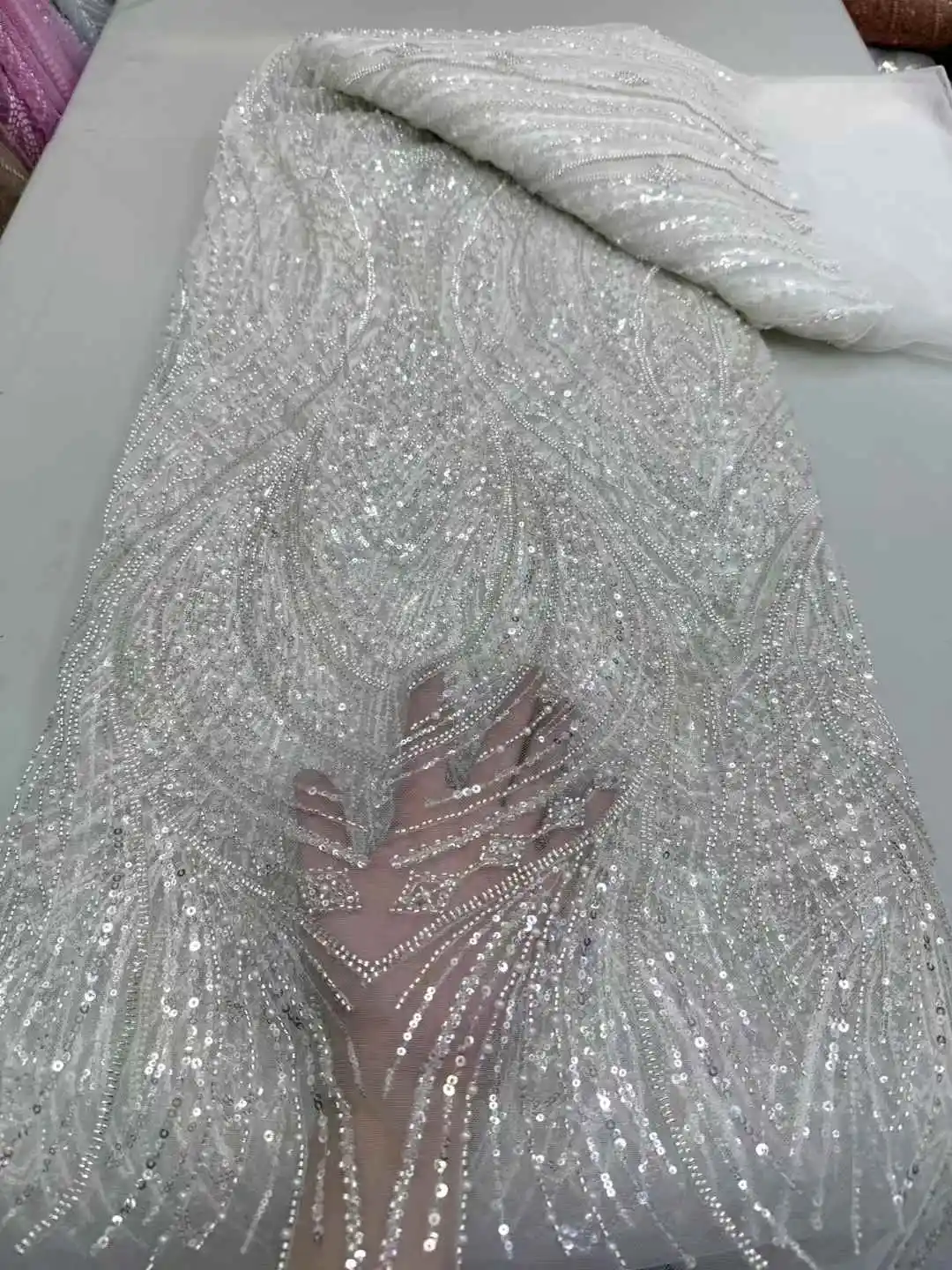 Fashionable African net lace with sequins & beads,high class embroidered French tulle lace for party/wedding dress
Fashionable African net lace with sequins & beads,high class embroidered French tulle lace for party/wedding dress
