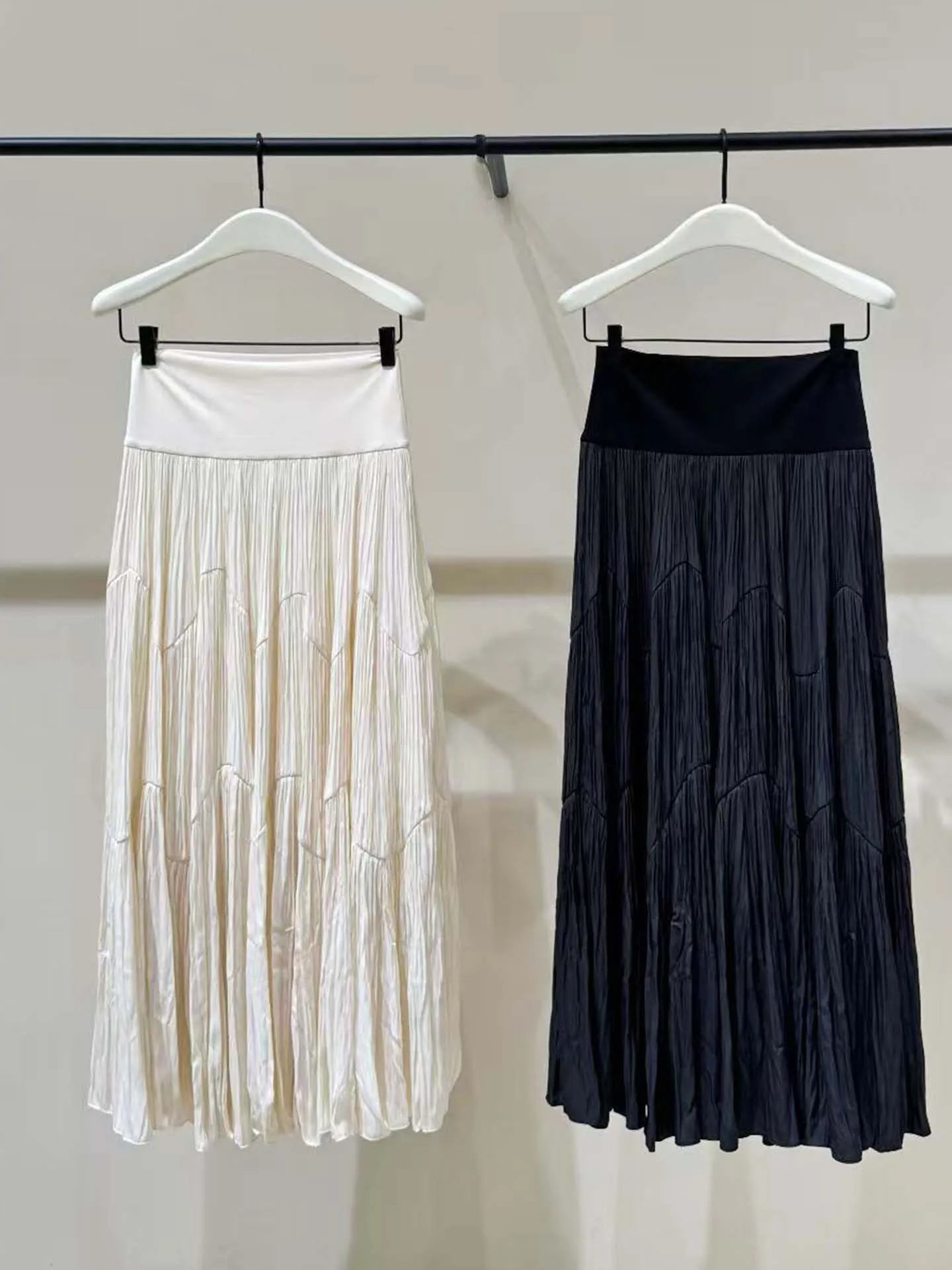 Romantic Vacation Style Pleated Long Half Skirt Women's New Arrival Spring Summer Pure Quality High Waist Elastic Waist Design
Romantic Vacation Style Pleated Long Half Skirt Women's New Arrival Spring Summer Pure Quality High Waist Elastic Waist Design