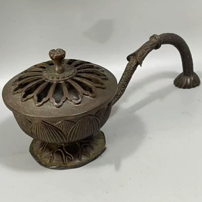 Vintage and nostalgic hand-held lotus flower lotus seedpod ornament creative incense burner tea ceremony Zen desktop decoration
Vintage and nostalgic hand-held lotus flower lotus seedpod ornament creative incense burner tea ceremony Zen desktop decoration